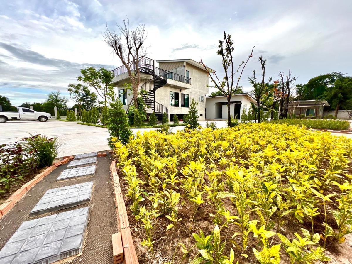 Farm View Resort @Uthai Thani ฟาร์มวิว รีสอร์ท อุทัยธานี Nong Khayang Exterior photo