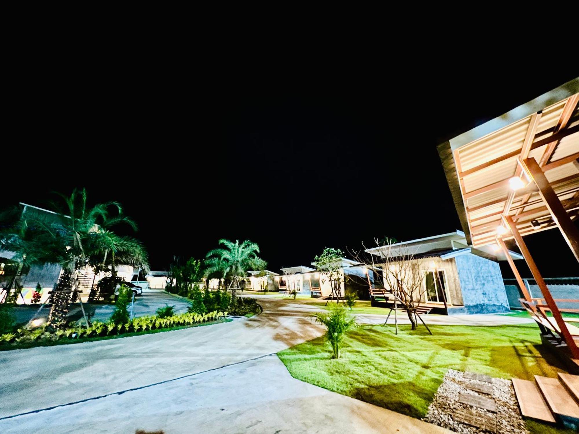 Farm View Resort @Uthai Thani ฟาร์มวิว รีสอร์ท อุทัยธานี Nong Khayang Exterior photo